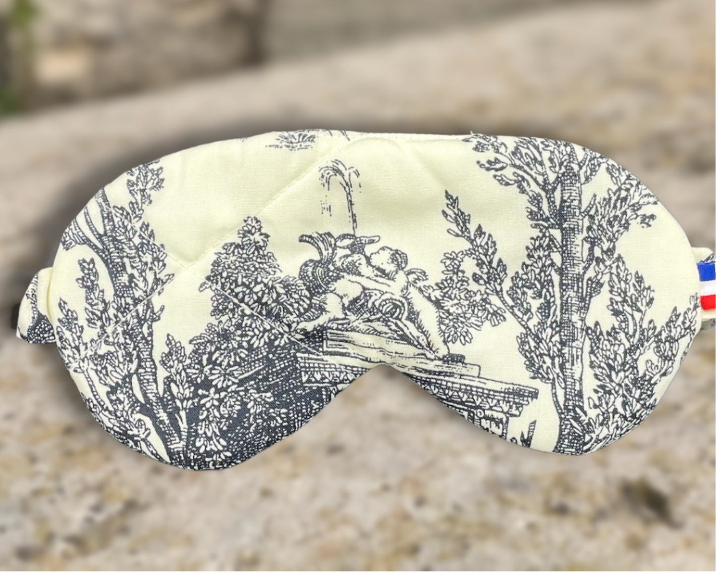 Masque de sommeil fait main en tissu ancien du Château Mont Royal