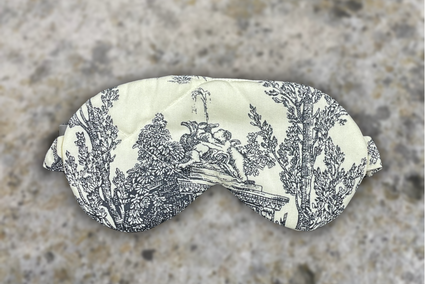 Masque de sommeil fait main en tissu ancien du Château Mont Royal