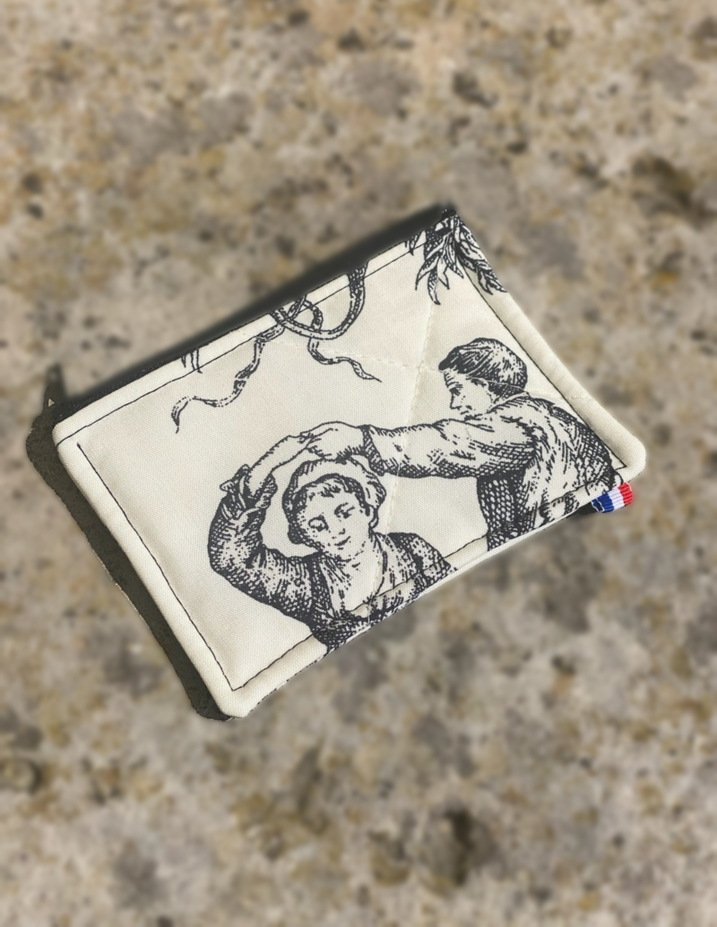 Verso du porte-cartes confectionné à la main avec tissu de château