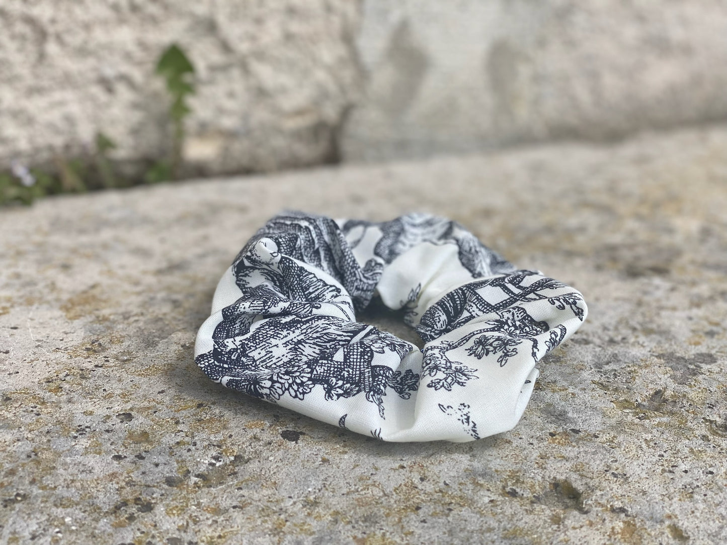 Chouchou raffiné en tissu de lit ancien de château