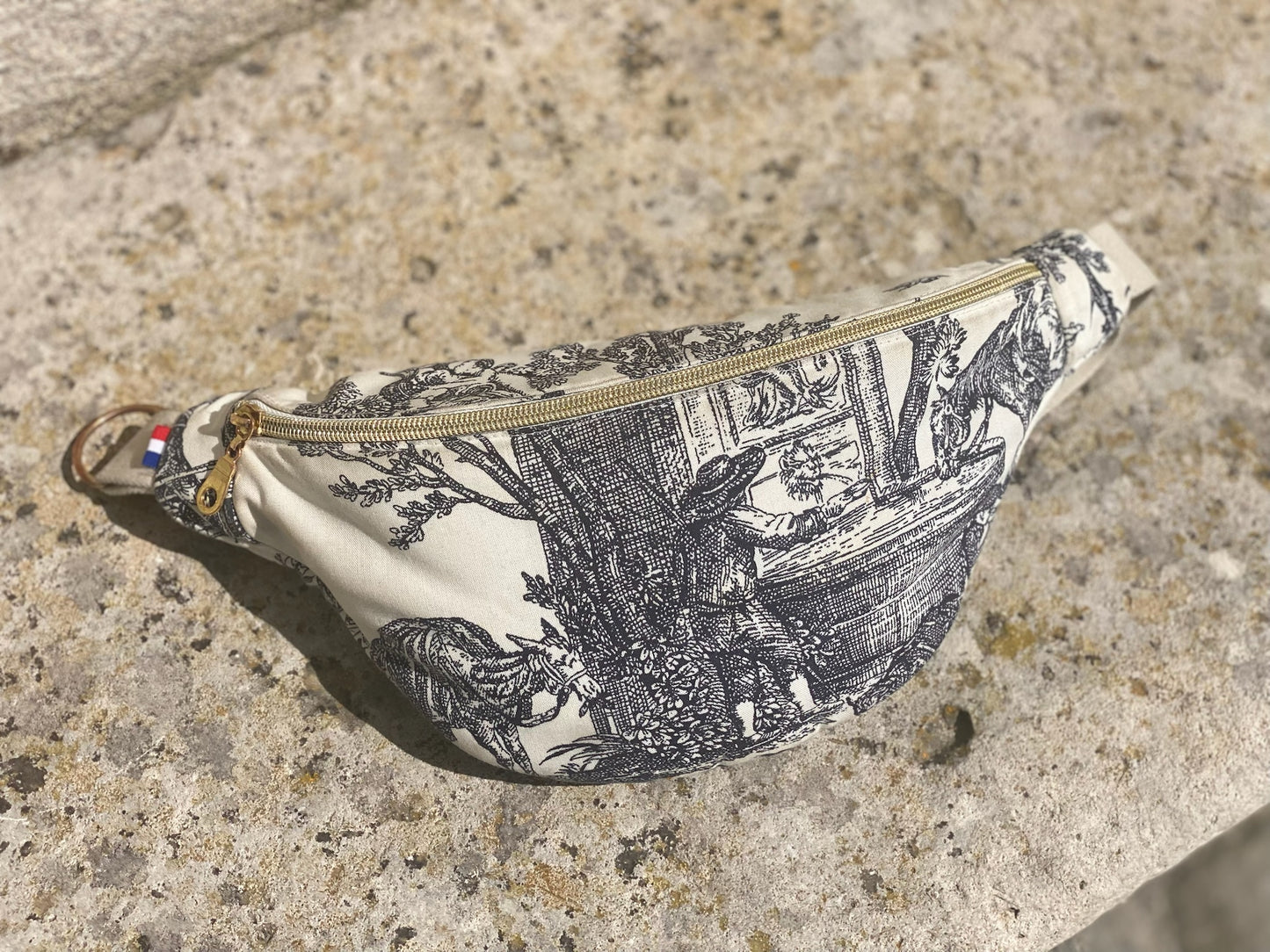 Sac banane fait main à partir de tissu du Château Mont Royal